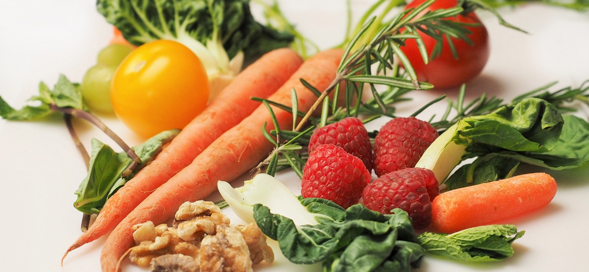 carrot-kale-walnuts-tomatoes